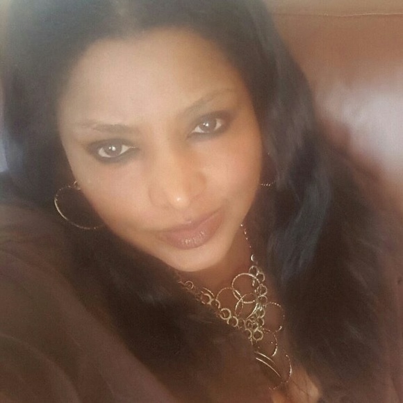 Meet your Posher, Rolanda - Picture 1 of 1